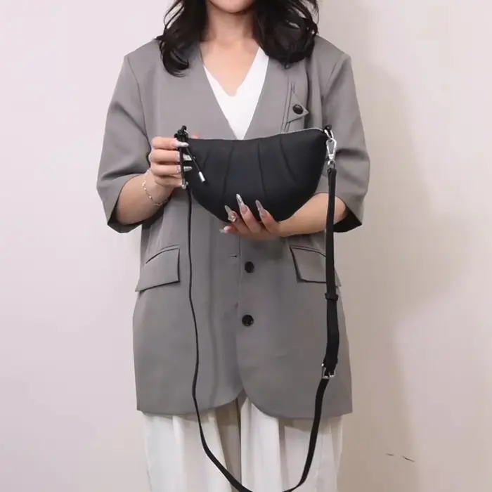 Mini sac à main en forme de corne de vache pour femmes