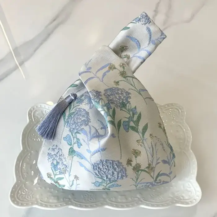 Sac de Poignet à Pompon de Style Chinois