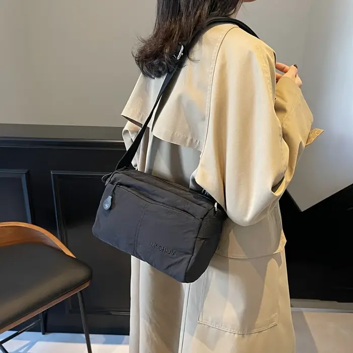 Sac à main beige élégant