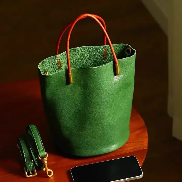 Sac seau en cuir vert de luxe de marque