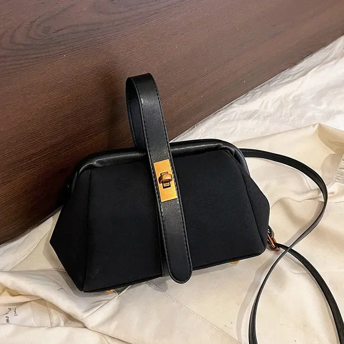 Fouet de sacs à bandoulière en faux daim solide pour femme