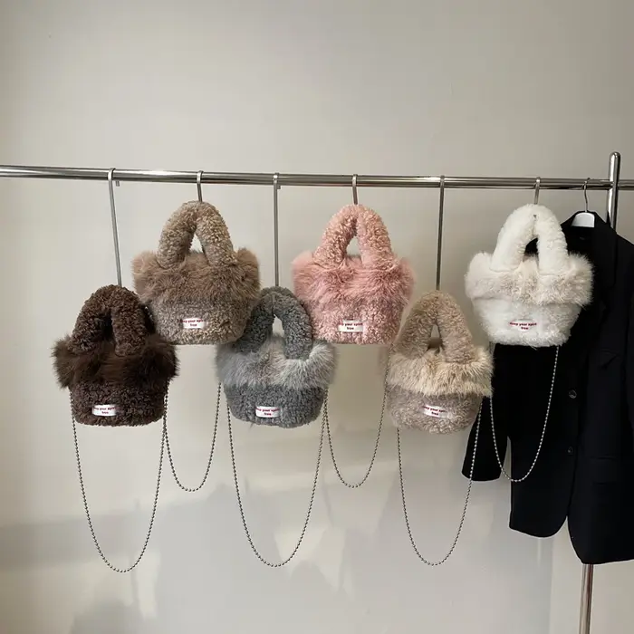 Sac à main café kaki qualité fausse fourrure pochette de soirée pour femmes 2025 nouveau sac à bandoulière en peluche douce et moelleuse petit seau Bolsos