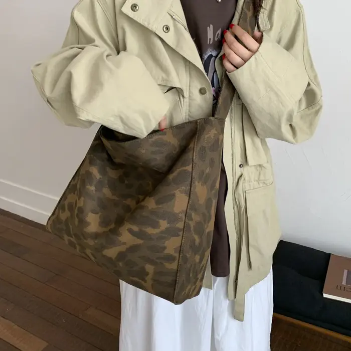 Sac à bandoulière en toile camouflage pour femmes