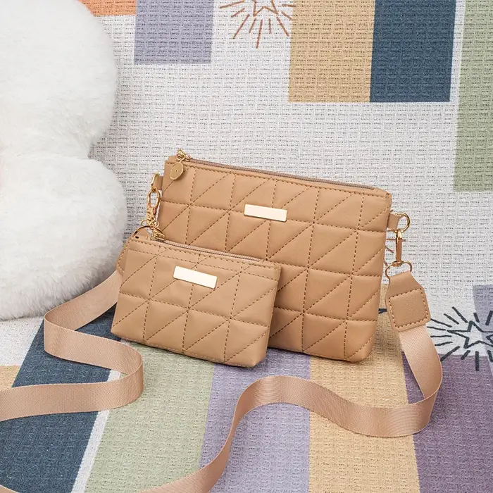 Sac à bandoulière pour femme de couleur unie avec un sentiment de design