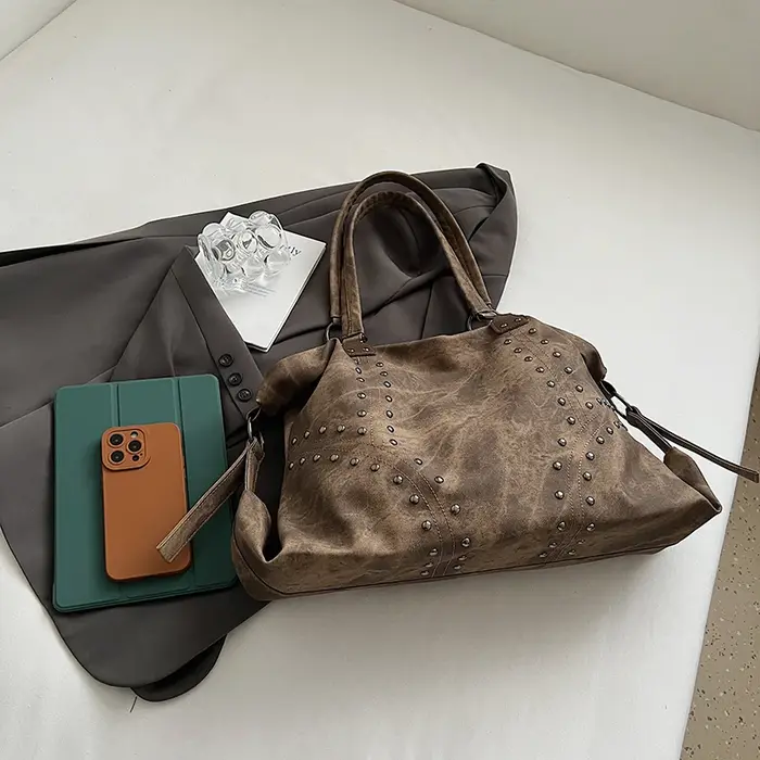 Y2K tendance grande capacité sac fourre-tout pour femmes 2025 automne/hiver trajet sac à bandoulière Vintage en cuir Pu sac à main Rivet Moto sacs