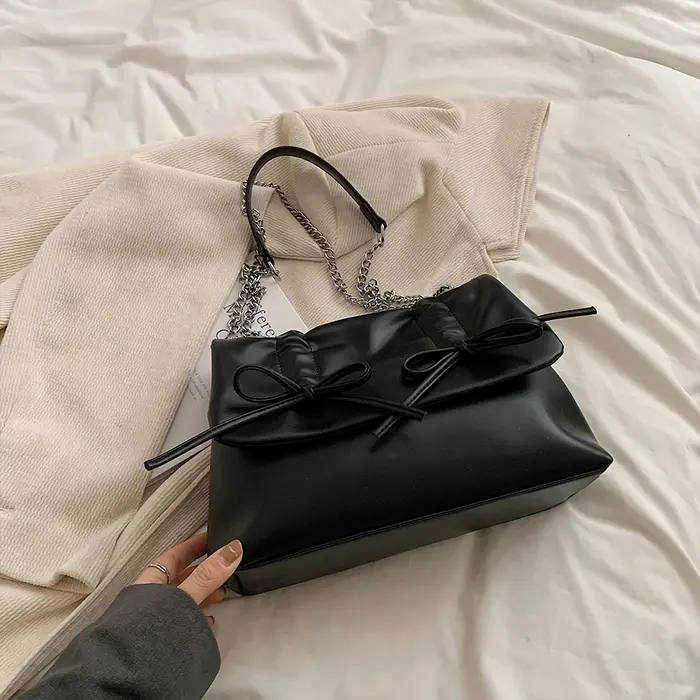 Sac à bandoulière tendance en cuir PU avec chaîne