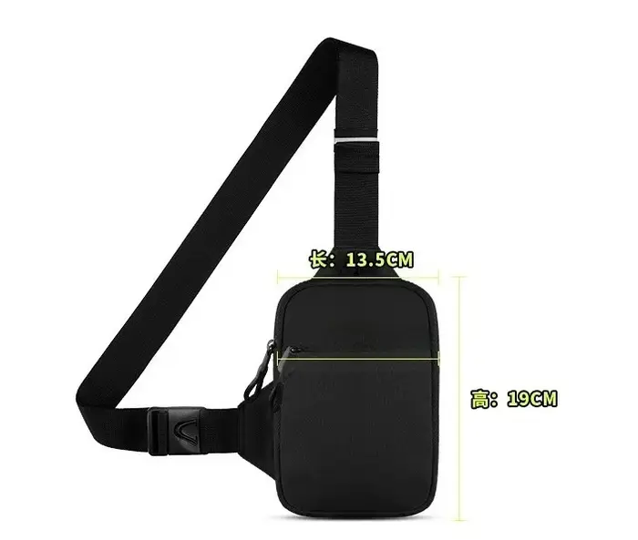 Un mini sac à bandoulière élégant pour hommes