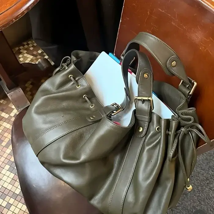 Sac à main simple à bandoulière pour femmes, sac Boston élégant et polyvalent, sac de travail intérieur en polyester doux