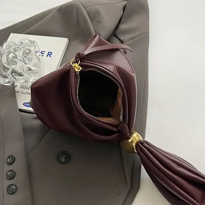 Pochette personnalisée en cuir souple pour femmes