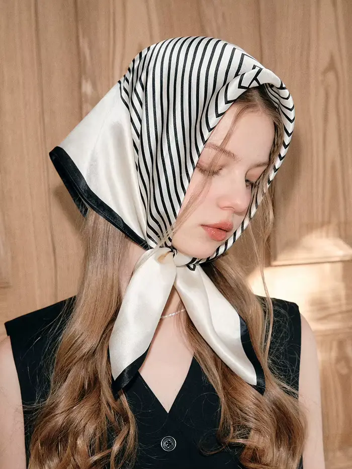 Écharpe rayée minimaliste nordique pour femme