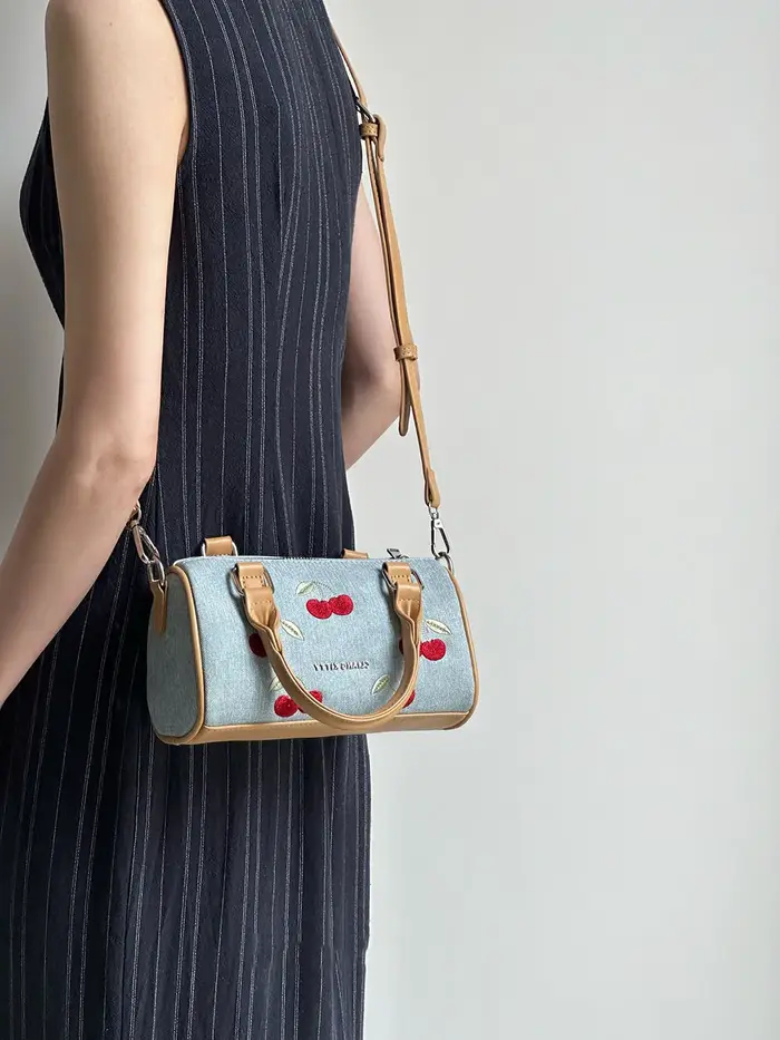 Sac à bandoulière avec motif brodé cerise
