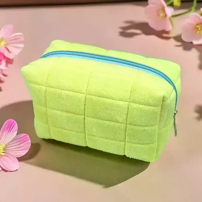 Trousse de maquillage élégante en fourrure pour femmes
