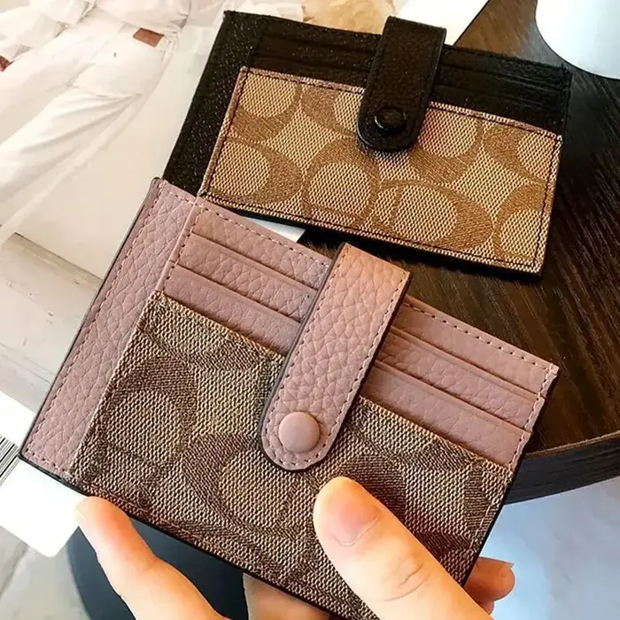 Porte-cartes ultra-fin de style monogramme