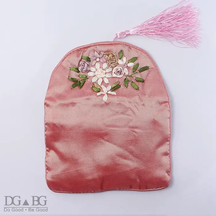 Petit sac à main à fermeture éclair en satin avec boucle magnétique