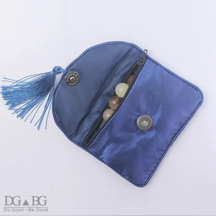 Petit sac à main à fermeture éclair en satin avec boucle magnétique