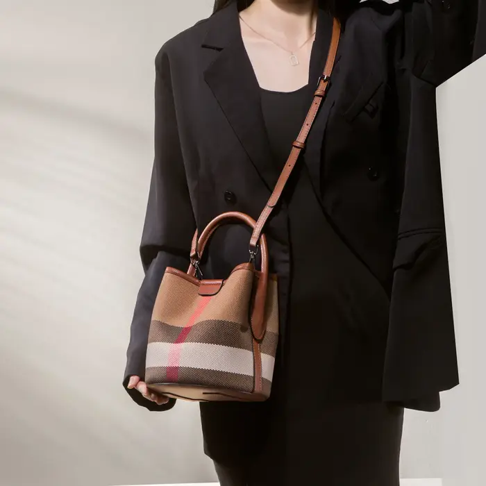 Sac à langer minimaliste haut de gamme en cuir pour femme