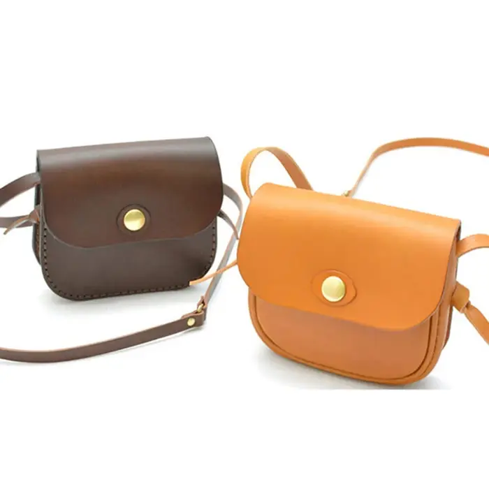 Patron de couture en cuir pour sac messager fait à la main