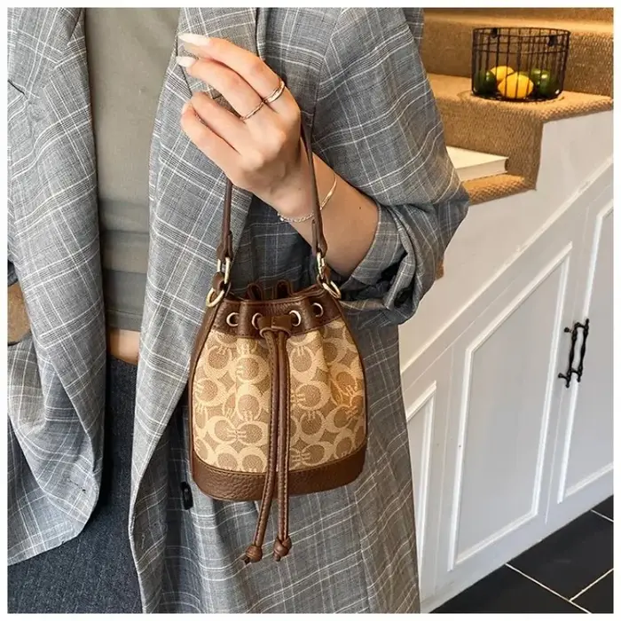 Sac à bandoulière chic en cuir pour femme