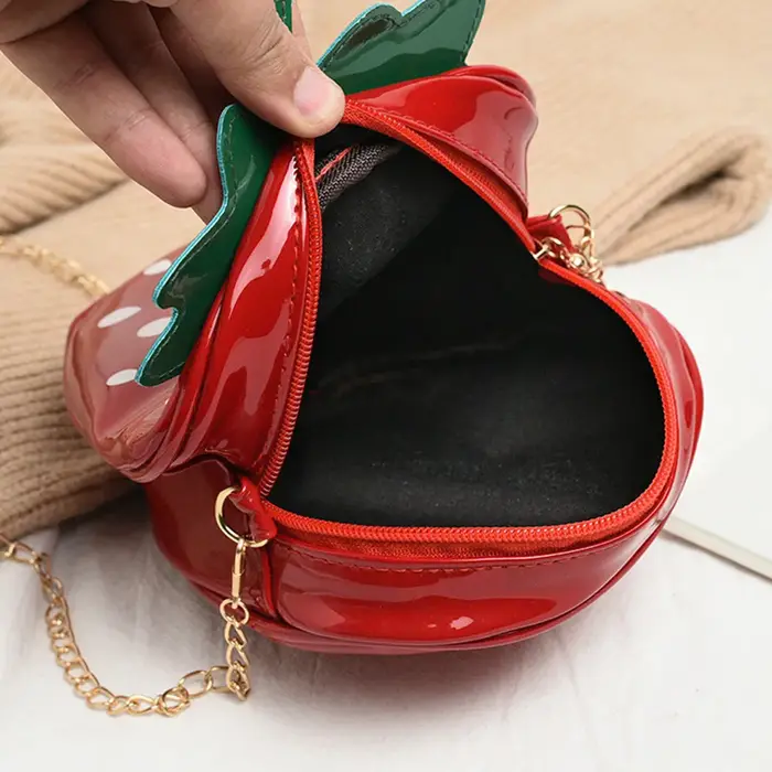 Femmes chaîne sac à main sac à bandoulière pour cadeau mode mignon en forme de fraise Design en cuir souple Mini sac