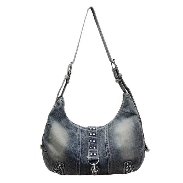 Sac fourre-tout en jean vieilli style vintage pour femme avec accents cloutés