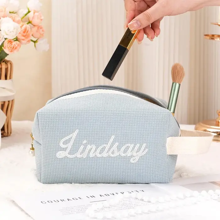 Pochette de maquillage personnalisée avec broderie de nom