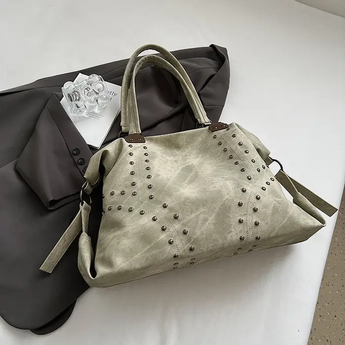 Y2K tendance grande capacité sac fourre-tout pour femmes 2025 automne/hiver trajet sac à bandoulière Vintage en cuir Pu sac à main Rivet Moto sacs