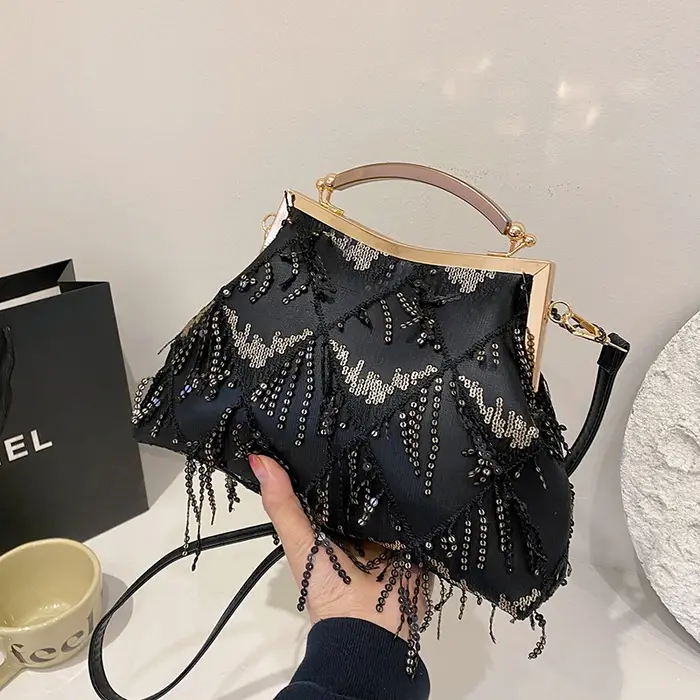 Sac à main à paillettes de soirée avec pompon