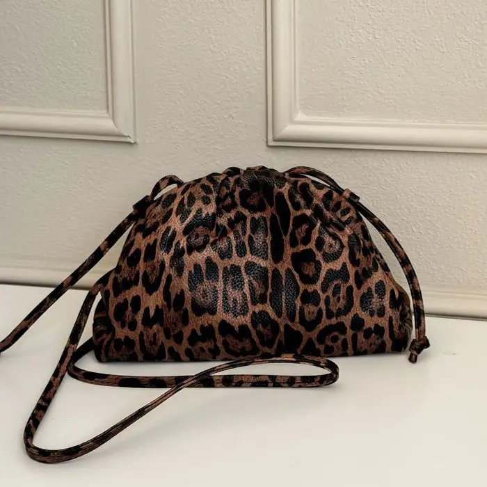 Sac nuage léopard plissé