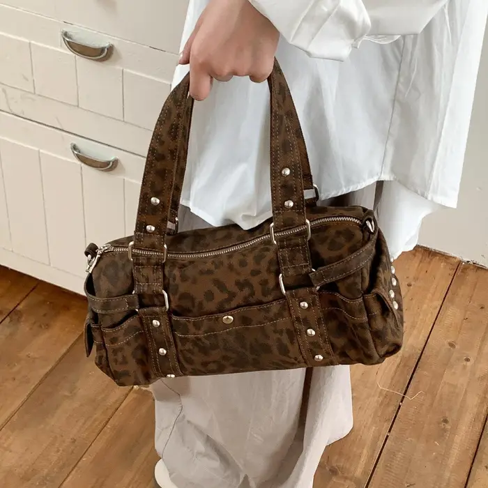 Sac à main vintage léopard à rivets