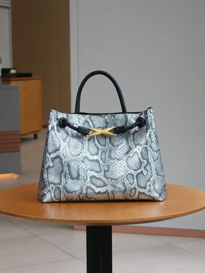2025 mode européenne et américaine nouveau sac à main rétro design de niche boucle de corde en métal
