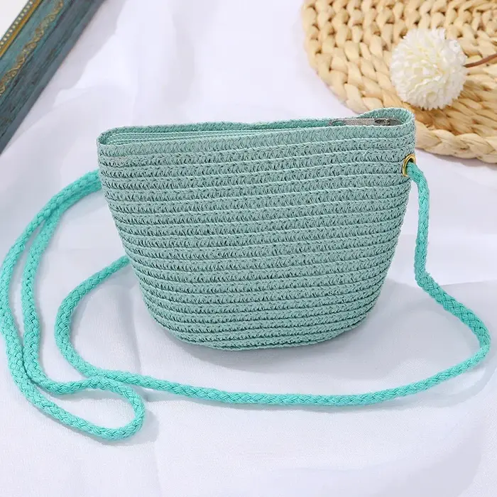 Sac en paille tissé de couleur unie