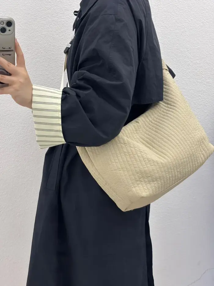 Nylon couleur unie grande capacité fourre-tout décontracté automne polyvalent femme sacs en vente 20