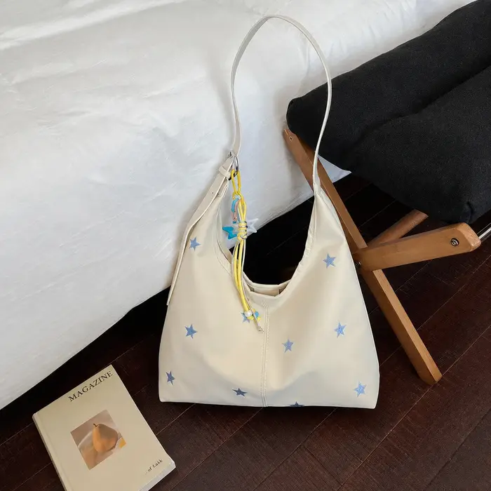 Sac fourre-tout brodé d'étoiles