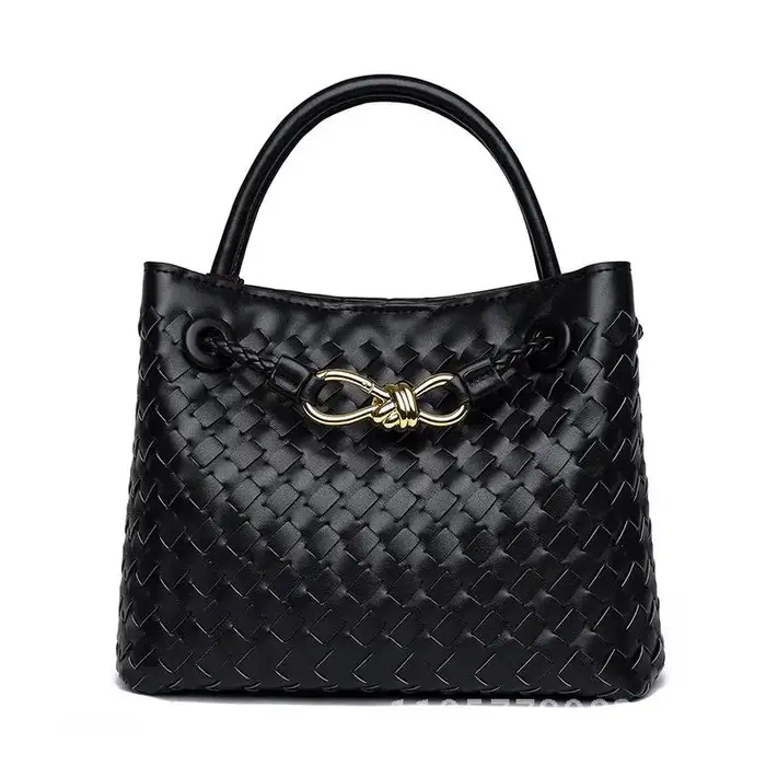 Sac à main minimaliste urbain à la mode, fourre-tout tissé à la main avec détail de tricot, bandouli