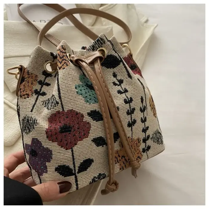 Sac seau en tissu de lin à motif floral
