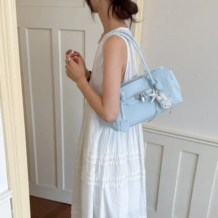 Sac à langer vintage de luxe : élégant sac à main bandoulière pour femme avec logo de créateur et grande capacité