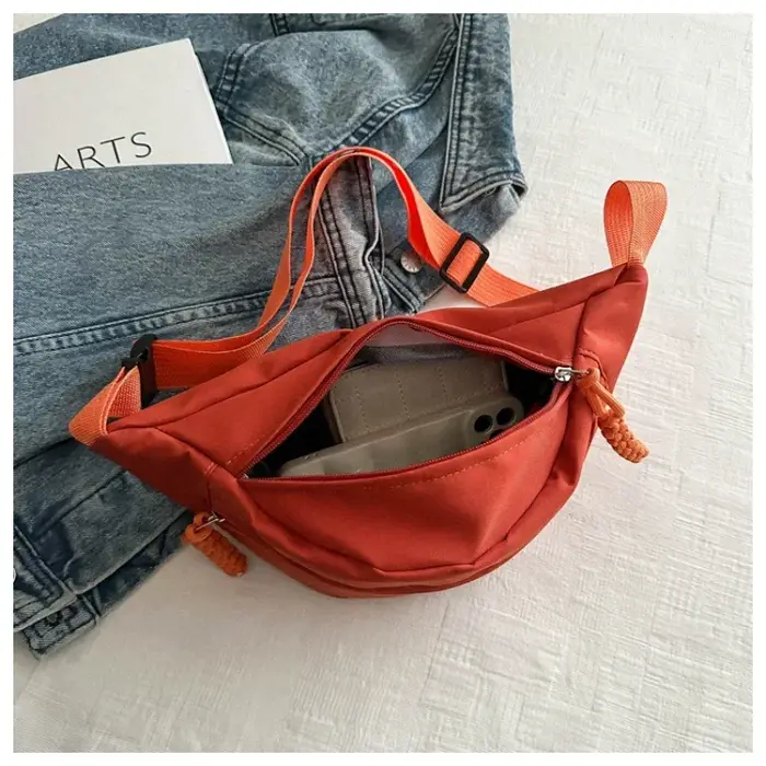 Sac de poitrine en toile demi-lune pour femme