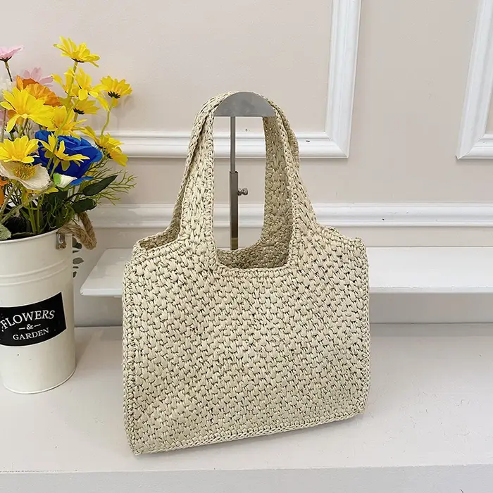Sac fourre-tout cubique en raphia tressé français