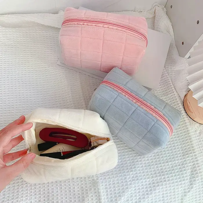 Sac à maquillage en fourrure mignon pour femmes