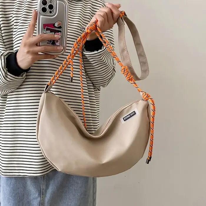 Sac à Bandoulière en Nylon en Forme de Demi-Lune