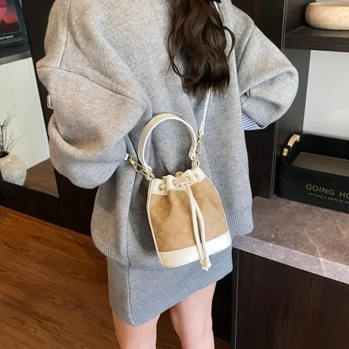 Sac à bandoulière chic en cuir pour femme