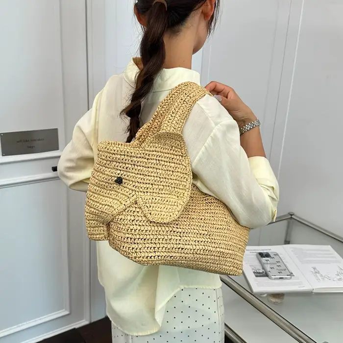 Sac à main en raphia tressé à la main en forme d'éléphant