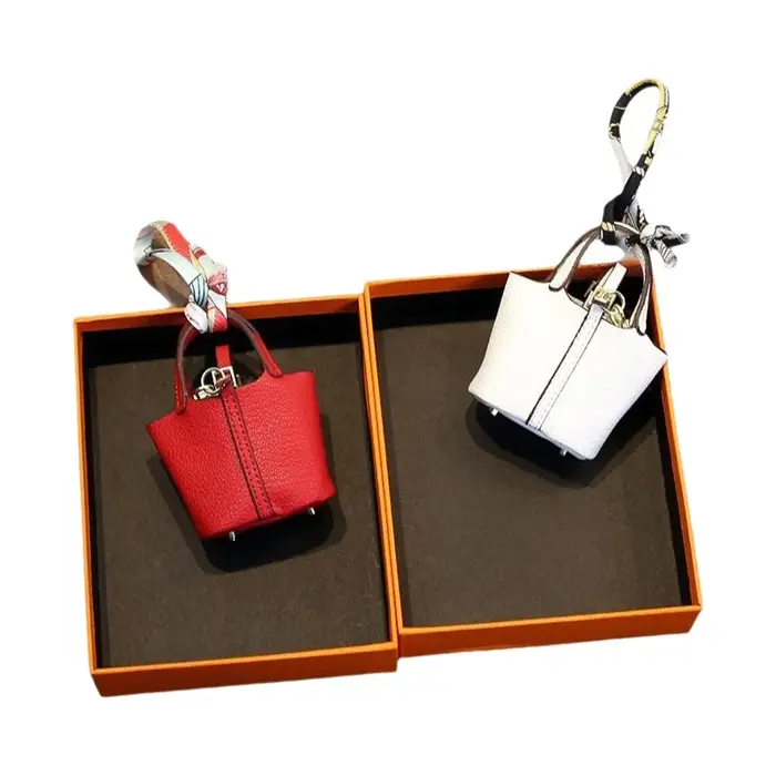 Mini pendentif en cuir léger et compact pour sacs à main femme