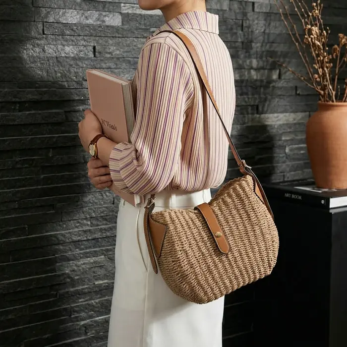 Sac à bandoulière tressé en paille pour femme