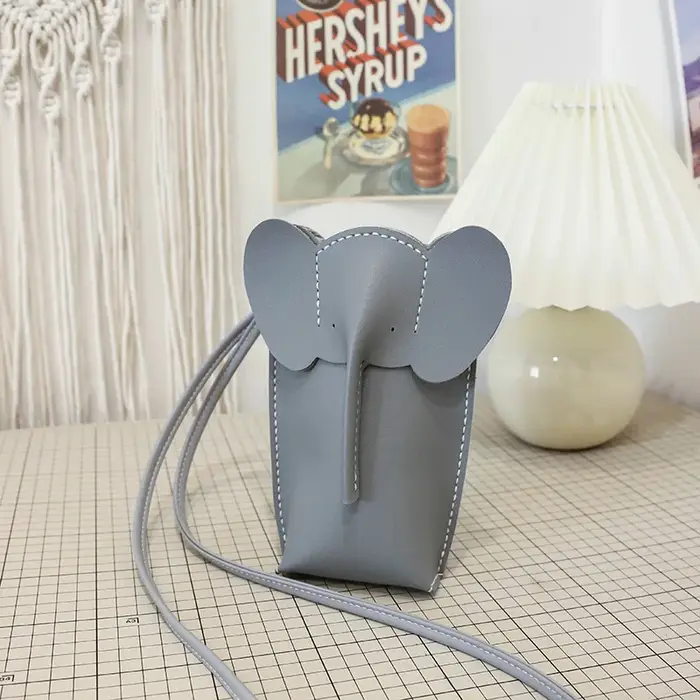 Sac à main Design éléphant pour femme – Un mini sac à bandoulière de style d'été à la mode pour dames. Parfait pour les femmes. Une laine exquise