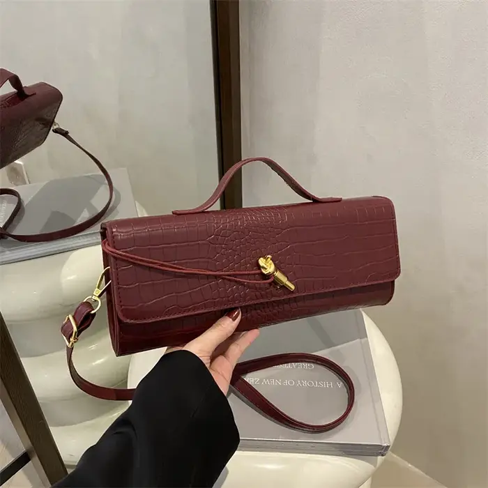 Sacs pour femmes bordeaux rétro en cuir PU motif Crocodile longue rabat pochette