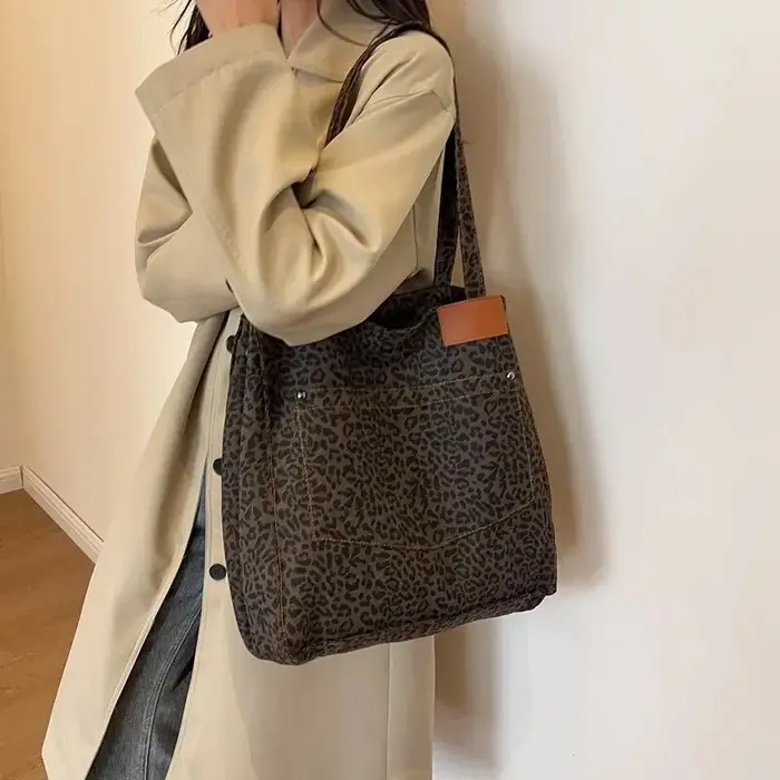 Sac fourre-tout à motif léopard
