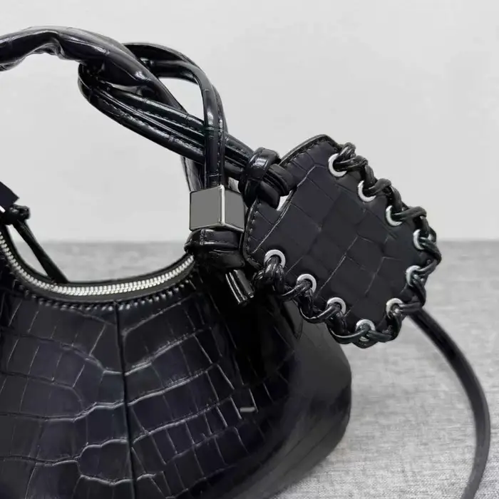 Sac à bandoulière Y2K tendance style punk rock parisien pour femme