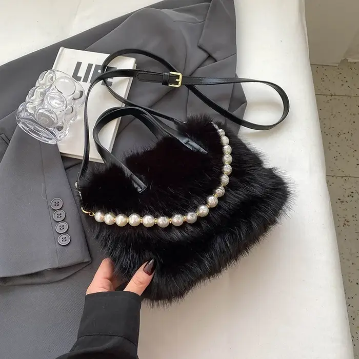 Sacs à bandoulière en fausse fourrure pour femmes