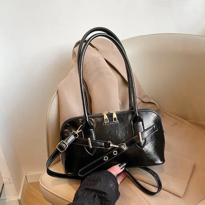 Sacs fourre-tout vintage en cuir avec fermeture éclair dorée et boucle décorative
